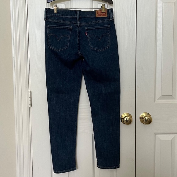 Levis Medium Wash 711 Skinny Jeans (Size 28) - Picture 3 of 10